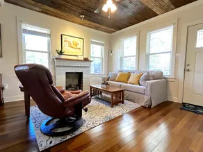 Brownsville's Bungalow - Image 3