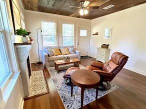 Brownsville's Bungalow - Image 4