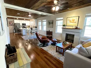 Brownsville's Bungalow - Image 2