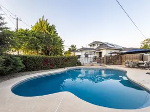 Charming Craftsman home w/POOL - Image 3