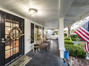 Charming Craftsman home w/POOL - Image 4