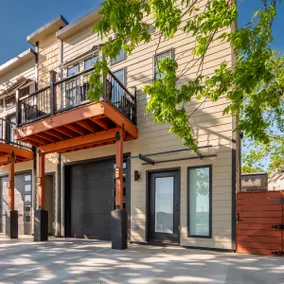New Downtown Duplex with Pickleball/sport court - Image 2