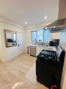 Modern 2BR near Subway & Parking - Image 4
