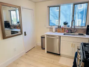 Modern 2BR near Subway & Parking - Image 5