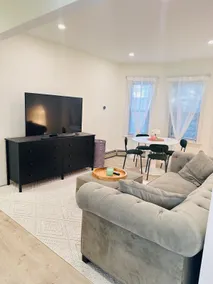 Modern 2BR near Subway & Parking - Image 3