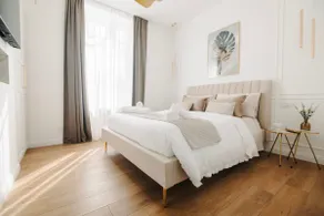 Elegant apartment with private parking - Image 3