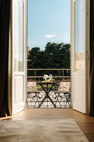 Elegant apartment with private parking - Image 2