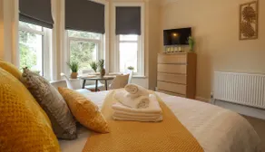Modern, Cosy, Close Town, Hospital long term - Image 5