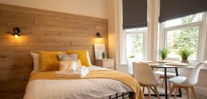 Modern, Cosy, Close Town, Hospital long term - Image 4