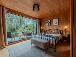 Luxury Retreat In a Stunning Oasis With Hot Tub - Image 3