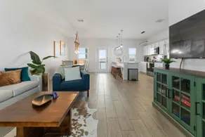 Stunning Waterfront Retreat - Image 2