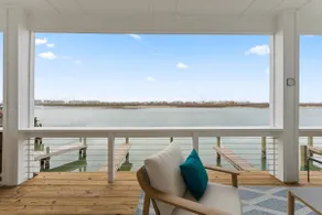 Stunning Waterfront Retreat - Image 3