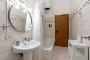 [10 min metro] Apartment with A/C Wi-fi Netflix - Image 4