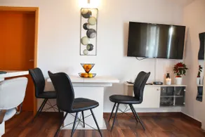 Apartment Lila: Elegant Stay in a Tranquil Area - Image 3
