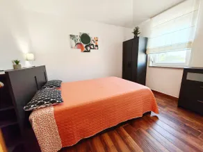 Apartment Lila: Elegant Stay in a Tranquil Area - Image 2