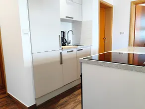 Apartment Lila: Elegant Stay in a Tranquil Area - Image 4
