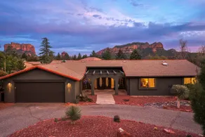 High-end 3BR Home w/ Spa, Firepit & Red Rock Views - Image 5