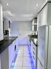 House in Liverpool 3 bds 2 baths + free parking - Image 2