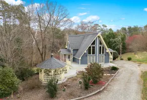 Spacious Lake Jocassee retreat on 2 acres! - Image 4