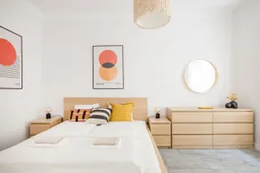 Elegant Suite with Minimalist Design - Image 3