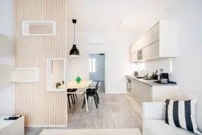 Elegant Suite with Minimalist Design - Image 2