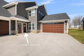 Bettendorf Gem: 2BR Condo w/ King Bed & Garage - Image 2