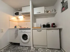 2-person apartment - Parking - Balcony - Office - 10 min to the center - Image 4