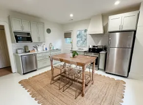 The Portico - 2 BR 1BA Apt - Image 4