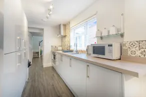 Stylish 2 Bedroom in Bishop Auckland with Parking - Image 3
