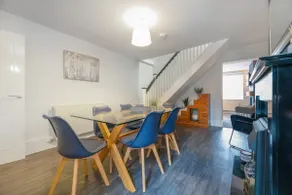 Stylish 2 Bedroom in Bishop Auckland with Parking - Image 2