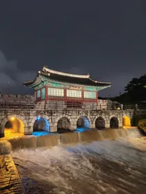 Cozy accommodation next to Hwaseong Haenggung | CineBeam·OTT | 6 people | Ice water purifier | Accommodates 6 people, 5-minute drive to parking - Image 5