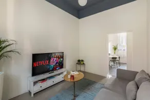 Beautiful 1900s four-room apartment (Apt. 2) - Image 2
