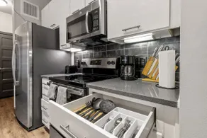 1BR Pool Free Wi-Fi Free Parking Gym - Image 5