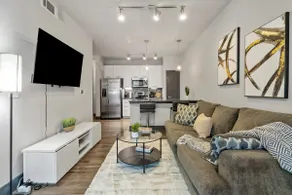 1BR Pool Free Wi-Fi Free Parking Gym - Image 2