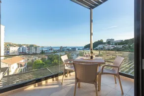 Superior 1BR apt | Sea View, Parking & Kitchen - Image 3