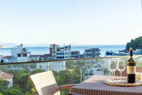 Superior 1BR apt | Sea View, Parking & Kitchen - Image 5