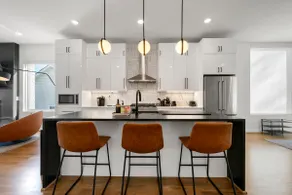 Modern 4BR Home | Skyline Views | Prime Location - Image 2