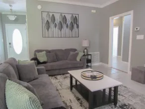 Modern Gulf Coast Getaway - Image 5