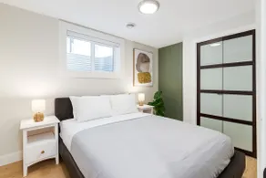 Pet Friendly, 3 Queen Beds, Close to DT - Image 4
