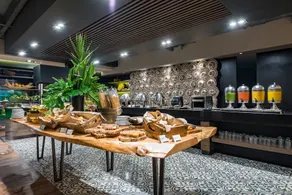 3 min from Airport Free Shuttle Breakfast Gym - Image 5