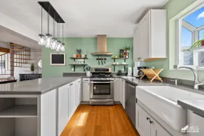 Private, Spacious 5 Bedroom House - Image 3