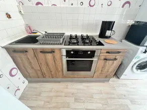 A great host at your service! 5-bed house - Image 4