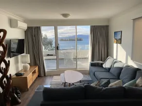 Horizons Lake Jindabyne - Image 2