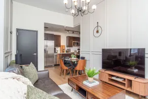 LUXE Sun Drenched 2 Bd, Steps to Brown and Wayland - Image 5
