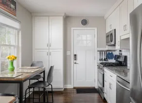 Cozy 2BR Midtown Bungalow | Family Friendly - Image 3