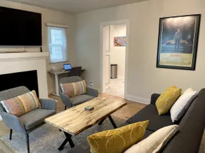 Fun, Remodeled 3 Bdrm Home. 3 Blocks to UofO - Image 3