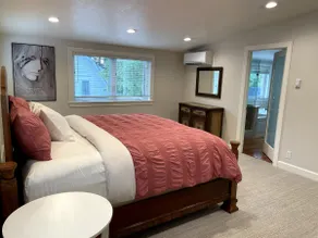 Fun, Remodeled 3 Bdrm Home. 3 Blocks to UofO - Image 4