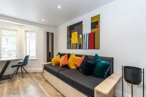 Luxury Two Bed Two En Suite Flat - Image 4