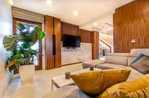 Fortress Villa w/3 Pools, Hot tub & Lagoon views - Image 2