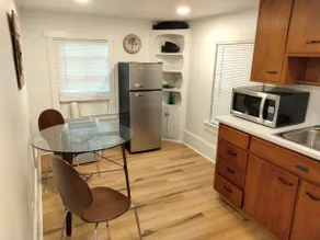 Cozy 1BR Walk to Cocoa Village & Riverfront Events - Image 5